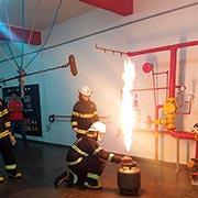 Treinamento prático de combate a incêndio